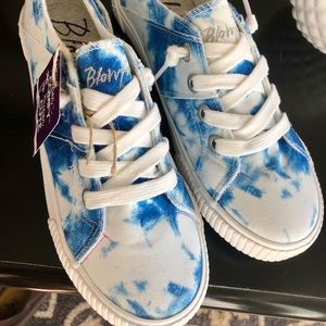 Brand New Blowfish canvas sneakers